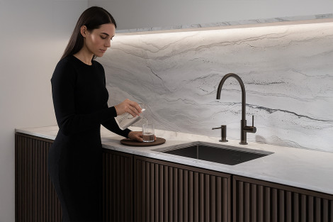 Bateria kuchenna z wyciąganą czy elastyczną wylewką?